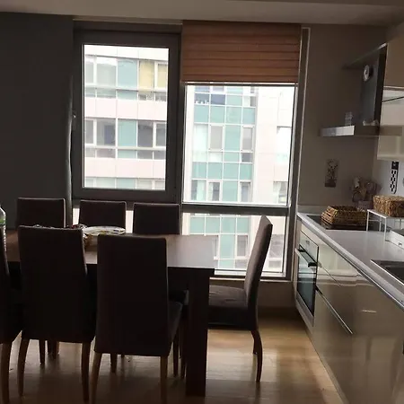 Sehrin Muekkemel Manzarasi Ayaklarinizin Altinda Daire İstanbul